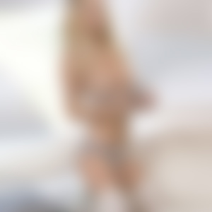 Promi Escort Berlin Model Mandy Nice liebt Sextreffen mit Sperma auf dem Körper Service bei Privatmodelle Berlin