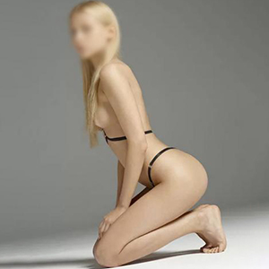 High Class Escort Berlin Model Nikki is looking for sex acquaintances for body insemination service at the private models Berlin