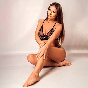 Escort Berlin Callgirl Artemise Night Erotikführer Zungenküsse Privatmodelle