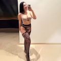 Berlin Escort Yuhmi bietet intime Zungenküsse