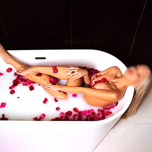 Cassandra Nice Berlin tempting escort oil massage