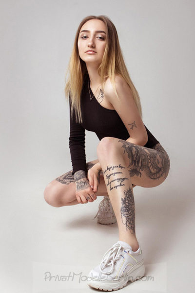 Dreiloch Fick für die kurvige Blondine Tatjana Young Dreiloch Fick für die kurvige Blondine Tatjana Young