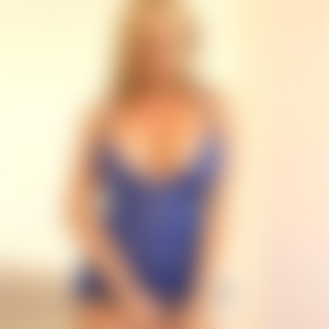 Book VIP escort Berlin lady Pepper 2 for sperm on the body service with private models Berlin