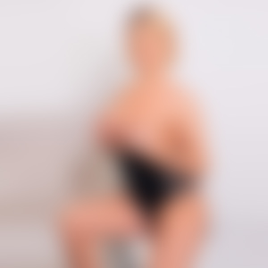 Elite escort Berlin whore Caja is looking for sex acquaintances for striptease service via private models Berlin