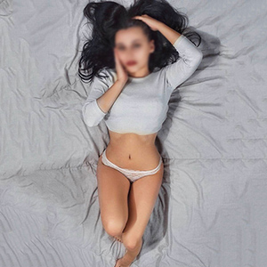 Sammy junge schöne Escort Frau Berlin frischt das Sexleben der Männer